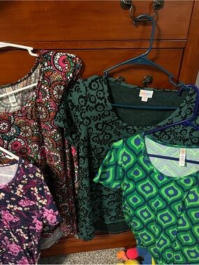 Women’s set of 4 size small Lularoe shirts